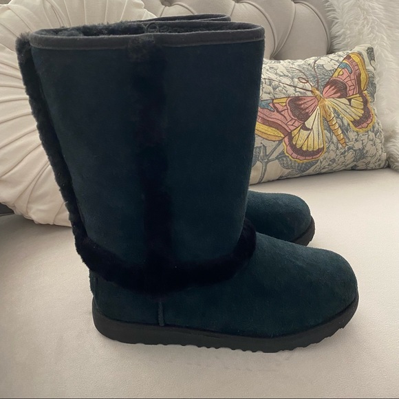 UGG Hadley Waterproof Snow Boots Kid’s 5 (Fits Women’s 7) - Picture 1 of 11